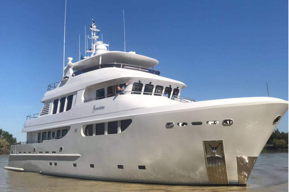 Bandido 90, el yate en el que Martín Insaurralde estuvo con la modelo Sofía Clérici