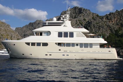Bandido, el lujoso yate donde Martín Insaurralde paseó con Sofía Clérici por el Mediterráneo