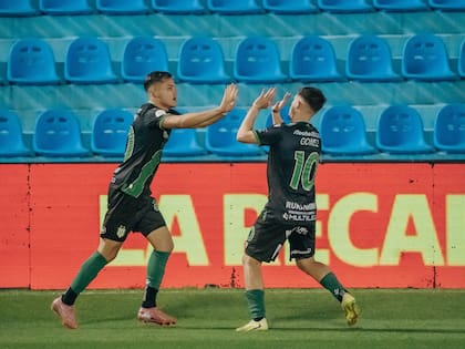 Banfield celebra la clasificación a las semifinales de la Copa Argentina tras eliminar a Riestra por penales