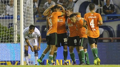 Banfield debutó con un holgado triunfo en La Feliz