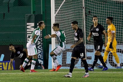Banfield goleó 41- a San Lorenzo, lo dejó afuera de la definición de la Copa Diego Maradona y explotó todo en el Ciclón