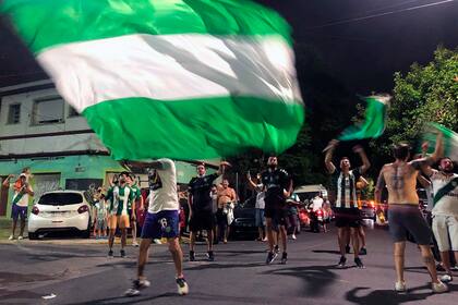 Explosión de júbilo en las calles del Sur, por un equipo que los representa