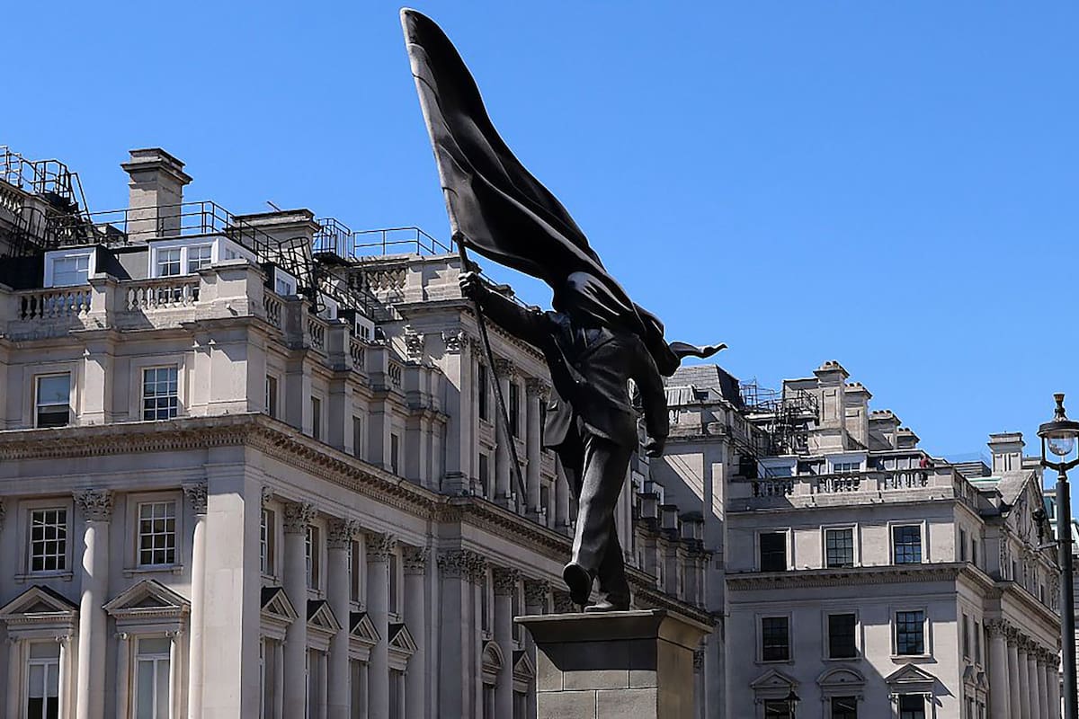 Banksy confirmó la autoría de una estatua aparecida en las últimas horas en el centro de Londres