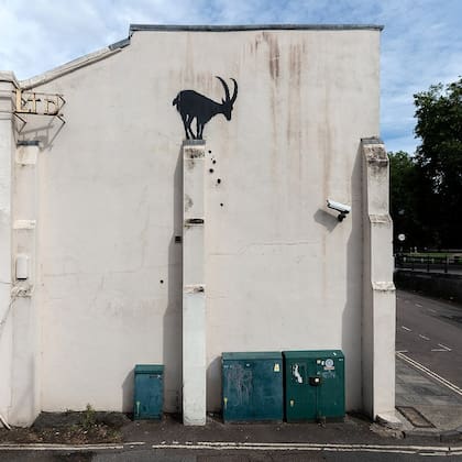Banksy confirmó la autoría de una nueva obra de arte en la pared de un edificio de Richmond, al suroeste de Londres.