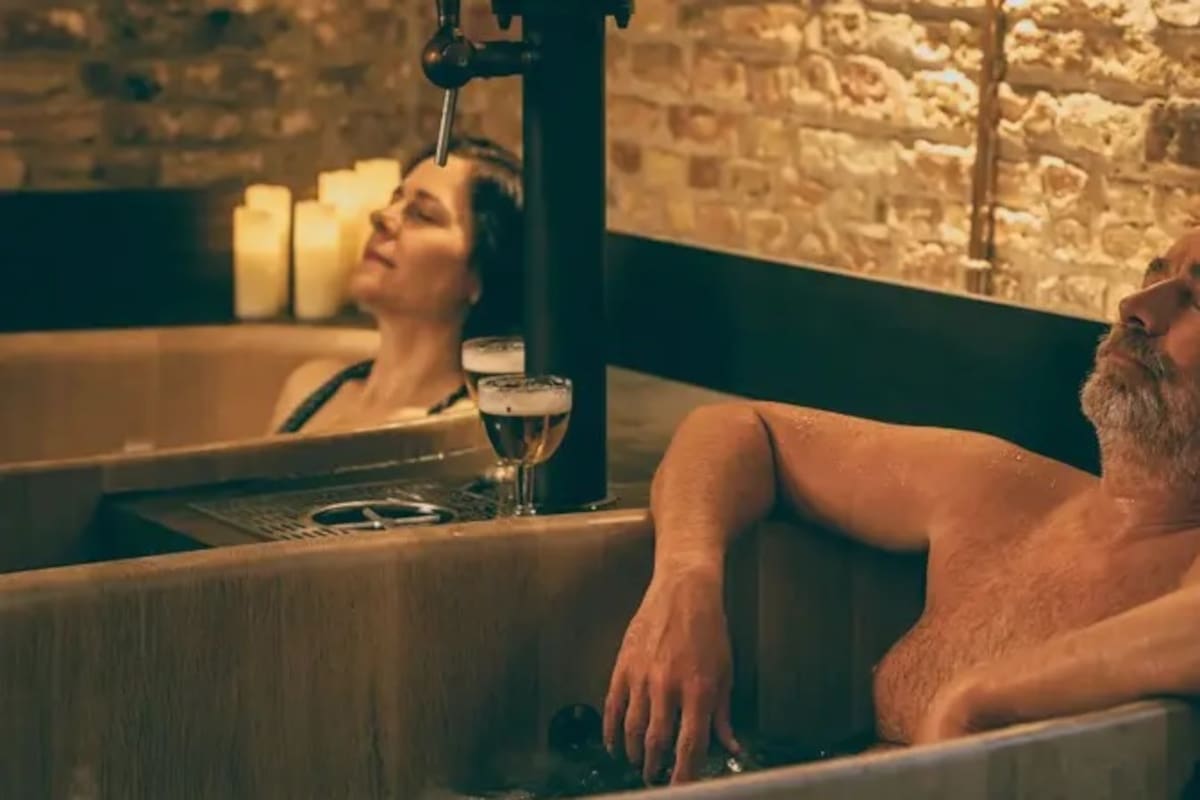 Baño con cerveza... y en cerveza, en el spa Bath & Barley in Brujas, Bélgica