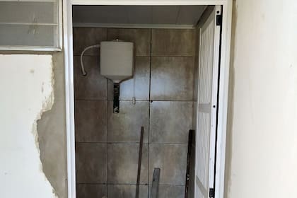 Baños en un cementerio municipal también es otra de las obras que el Gobierno consideró de baja envergadura y que había comenzado la gestión anterior.