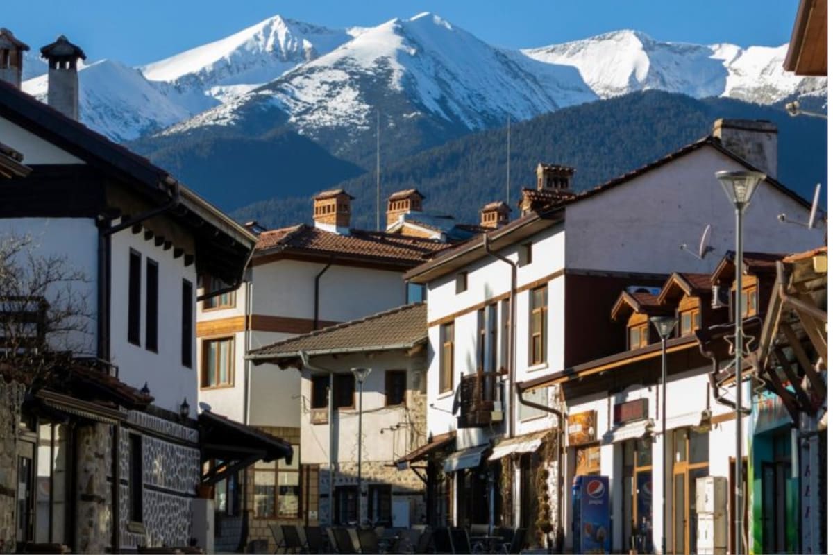 Bansko se encuentra en las faldas de las montañas del suroeste Bulgaria