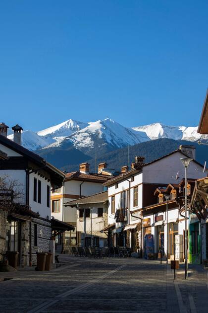 Bansko se encuentra en las faldas de las montañas del suroeste Bulgaria.