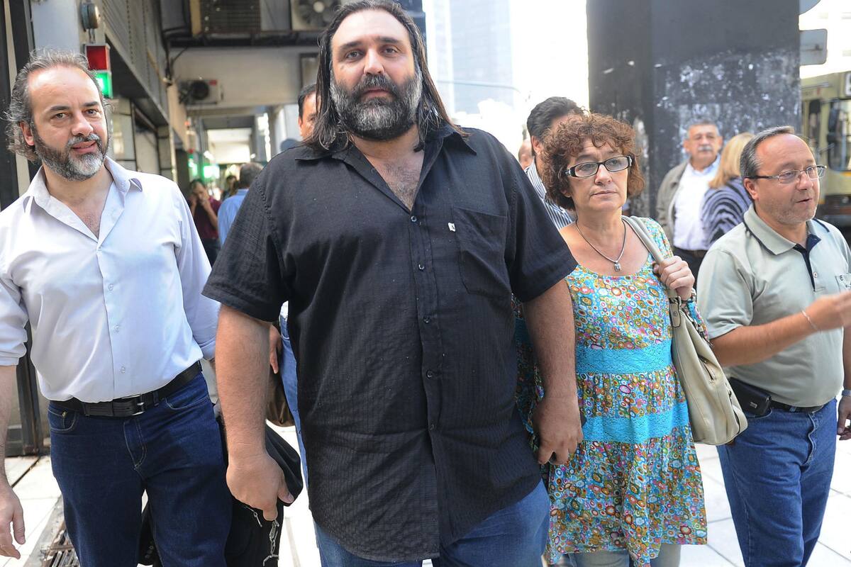 Baradel (centro), denunció que amenazaron a sus hijos durante el fin de semana