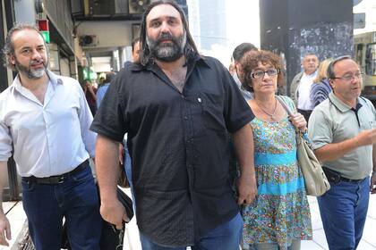 Baradel (centro), denunció que amenazaron a sus hijos durante el fin de semana