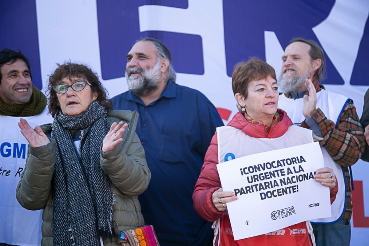 Sindicatos provinciais de professores se revoltam contra Kicillof e exigem salários e segurança
