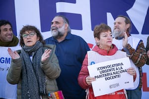 Los gremios docentes se le rebelan a Kicillof y reclaman salarios y seguridad