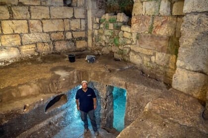 Barak Monnickendam-Givon, el director de la excavación que dio con el complejo subterráneo en la Ciudad Vieja de Jerusalén, cerca del Muro Occidental