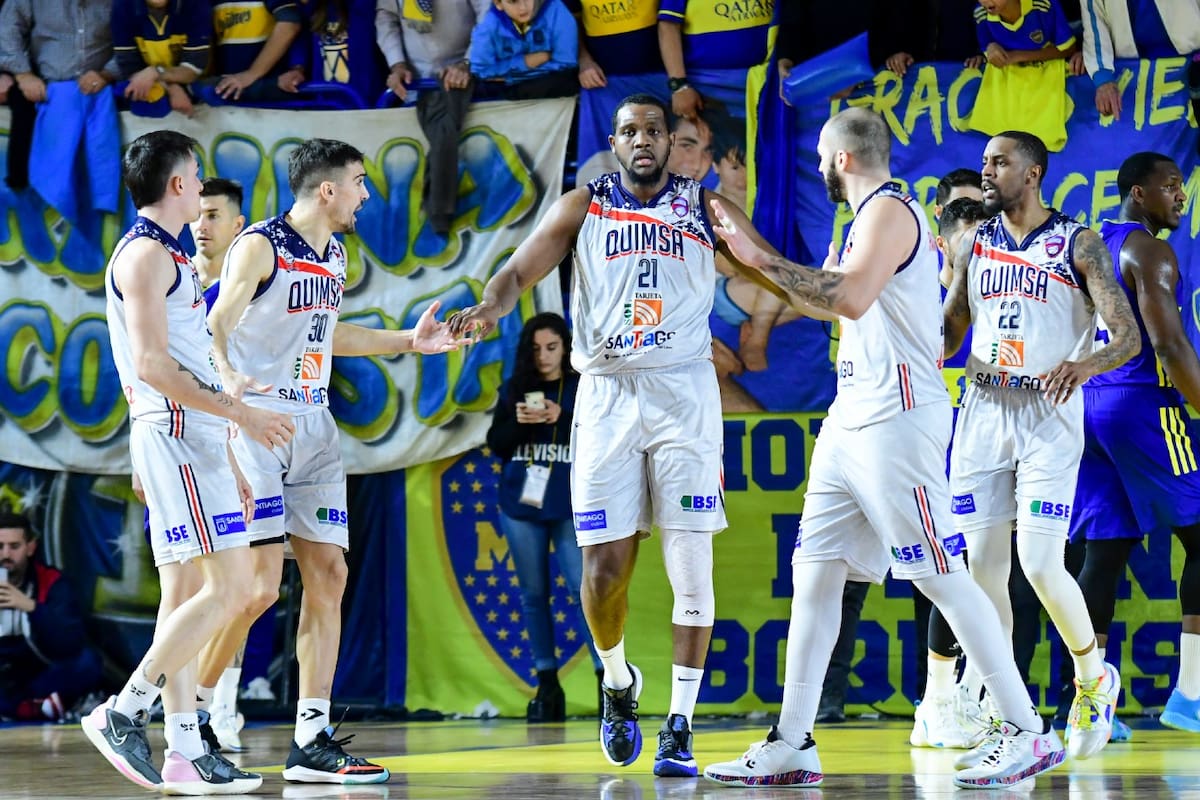 Baralle, Cosolito, Anderson, Ramírez Barrios y Robinson, en un festejo con cautela para Quimsa que está a un partido de consagrarse campeón