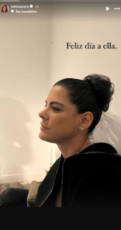 Lola Lanata optó primero por una foto de Sara Stewart Brown sola
