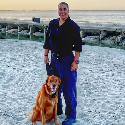 Barbara Gónzalez-Tamburello, miembro de la corporación de bomberos de Hialeah, es la encargada de adiestrar a Blaze
