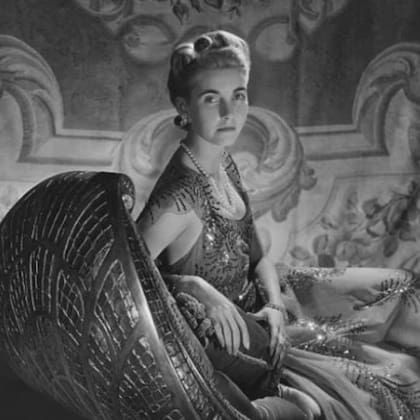 Barbara Hutton amaba las joyas y apuntaba alto: en la imagen tiene el collar de perlas de María Antonieta