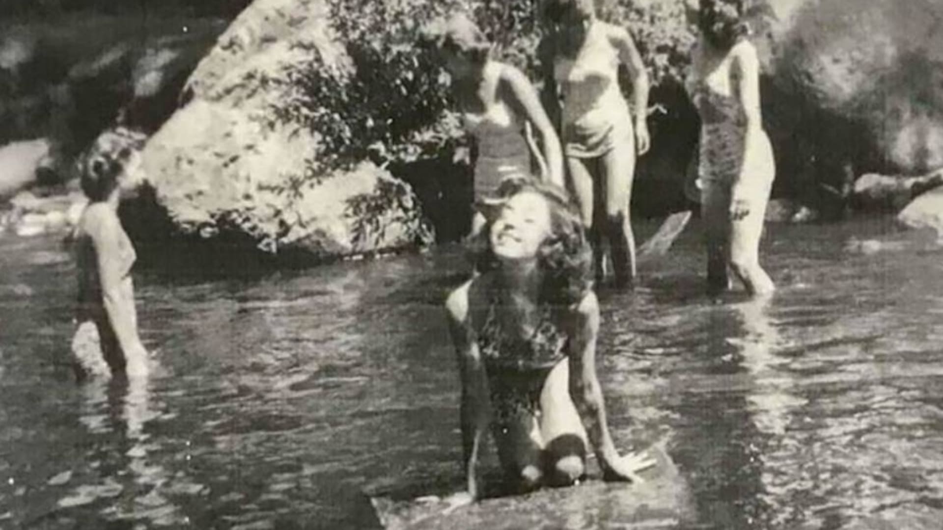 Barbara Kent y sus amigas en el campamento en Ruidoso, Nuevo México, disfrutaron de una nevada extraña que resultó traer consecuencias trágicas