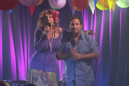 Barbarossa junto a Hernán "El Terco" Estevanez, en una escena de la novela