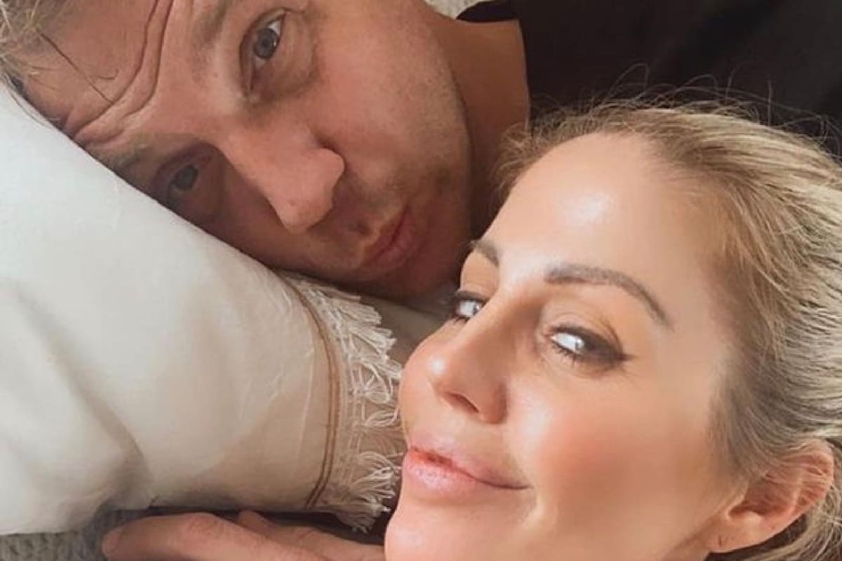 Barbie Simons, junto a su novio, Maximiliano Klevelich, quien estuvo internado durante 23 días en terapia intensiva