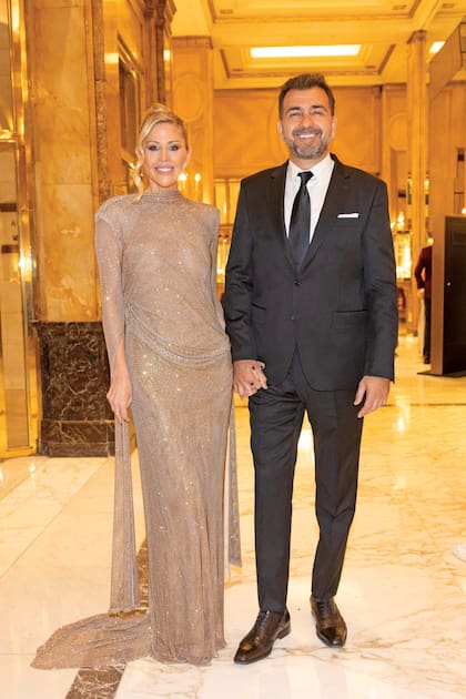 Barbie Simons se mostró inseparable de su novio, el empresario y consultor político Jorge Reale