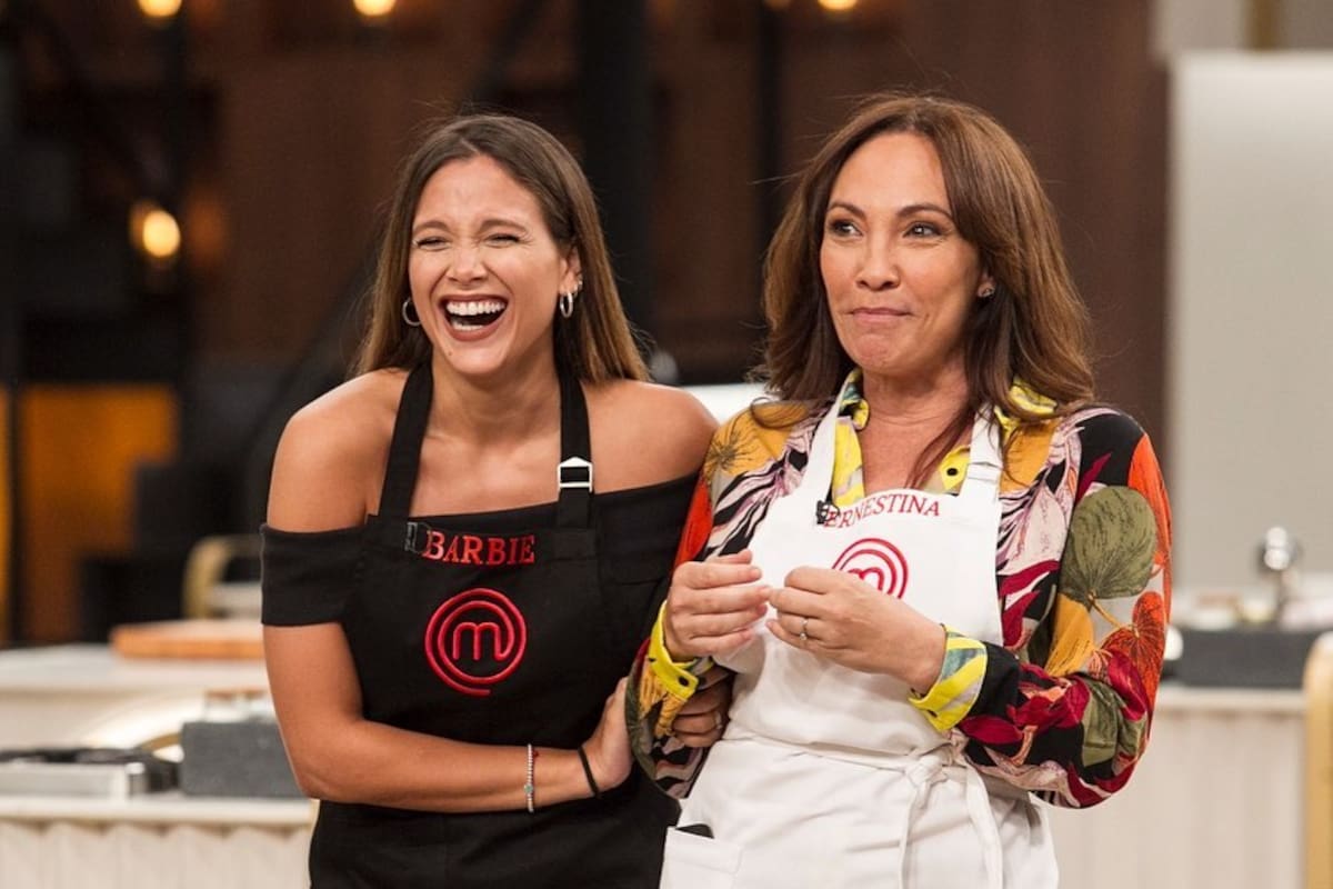 Barbie Vélez (aquí junto a Ernestina País), eliminada en la última gala de MasterChef Celebrity