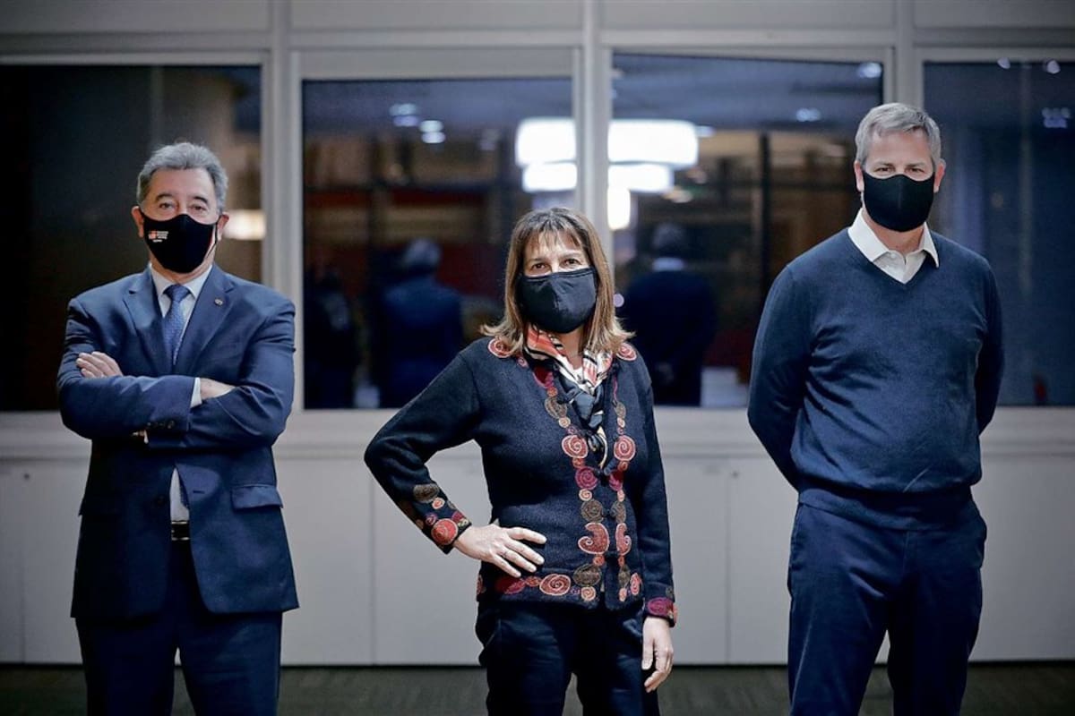 Barbijo y distancia social: la nueva etiqueta de IDEA en 2020 que cumplieron Daniel Herrero, Silvia Bulla y Roberto Murchison