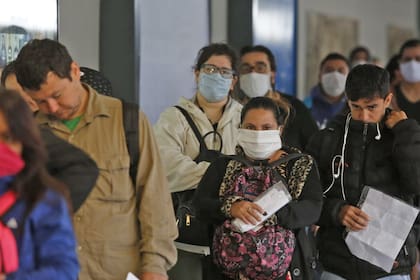 Barbijos controles estación de tren Once