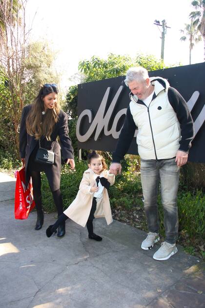 Barby Franco y el mediático abogado, Fernando Burlando, llevaron a la pequeña Sarah al festejo de su amiga Anita