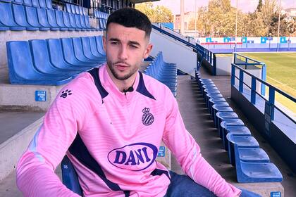 Barcelona ficha al portero Joan García del rival local Espanyol