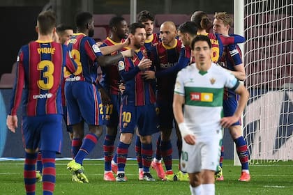 Messi y Braithwaite celebran su golazo conjunto.