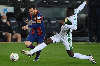 El encuentro con Elche estaba pendiente desde la primera fecha; ahora Barcelona se ubica a 5 puntos de Atlético de Madrid, aunque con un partido jugado más.