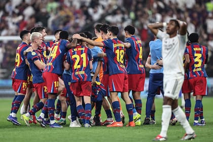 Barcelona's players celebrate after winning the Spanish Super Cup final football match between FC Barcelona and Real Madrid at the King Abdullah Stadium in Jeddah on January 11, 2026. (Photo by Fadel SENNA / AFP)