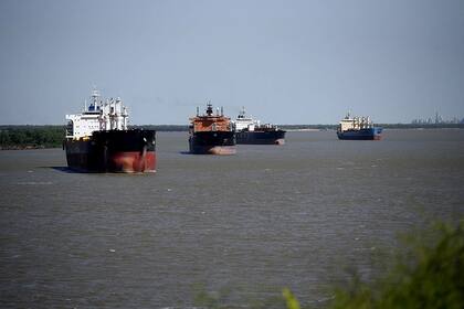 Barcos en espera en la zona del Puerto de San Lorenzo