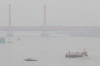 Más escuelas cierran en Indonesia por el empeoramiento de la neblina causada por incendios forestales