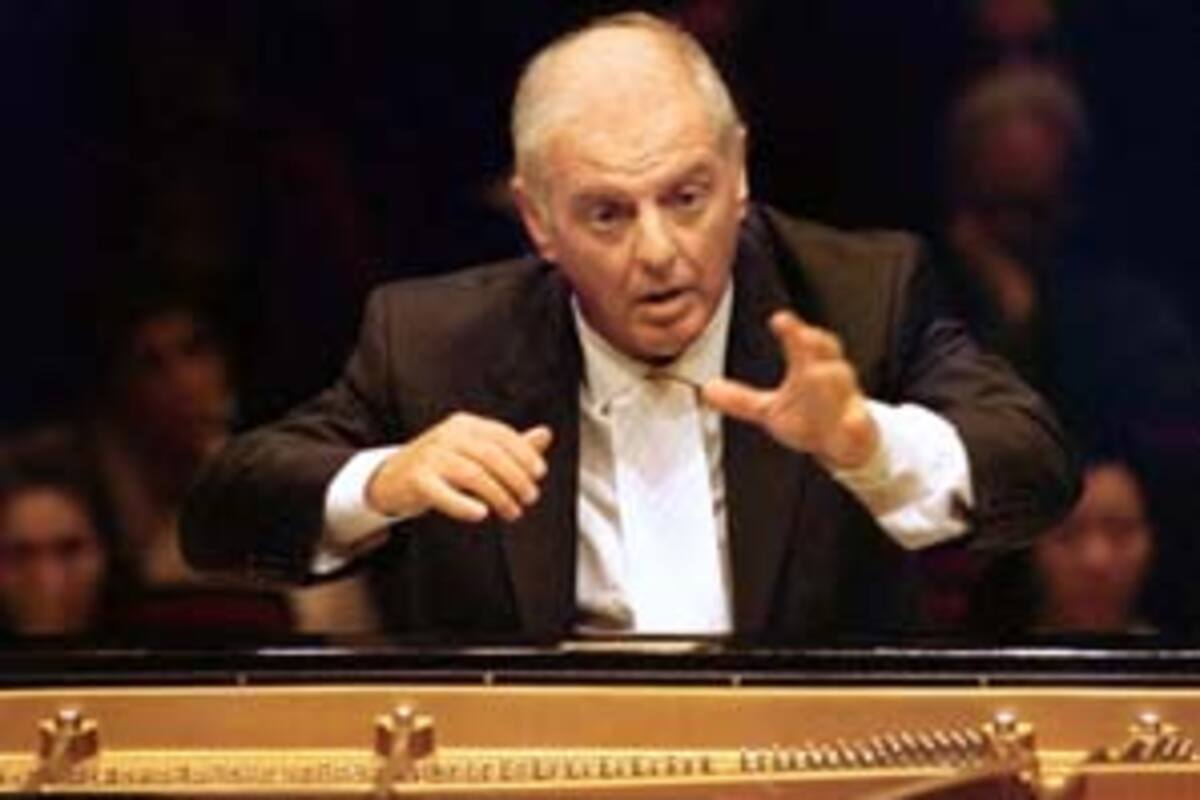 Barenboim, aquí dirigiendo a la Sinfónica de la Staatskapelle en Nueva York en diciembre, provocó anteanoche una fuerte polémica en Jerusalén