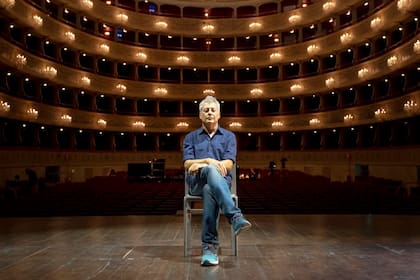 Baricco adora los escenarios líricos; después de pasar por el San Carlos de Nápoles, la Ópera de Roma y el Gaetano Donizetti de Bergamo (en la foto), su "espectáculo", al que prefiere llamar "una clase emocionante", llega esta semana al Teatro Colón