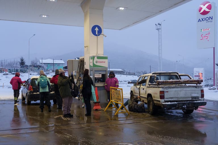 Bariloche. La primera nevada intensa del año pinto la ciudad de blanco.