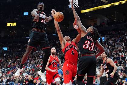 Barnes anota tiro libre en último segundo de prórroga y Raptors vencen 116-115 a 76ers
