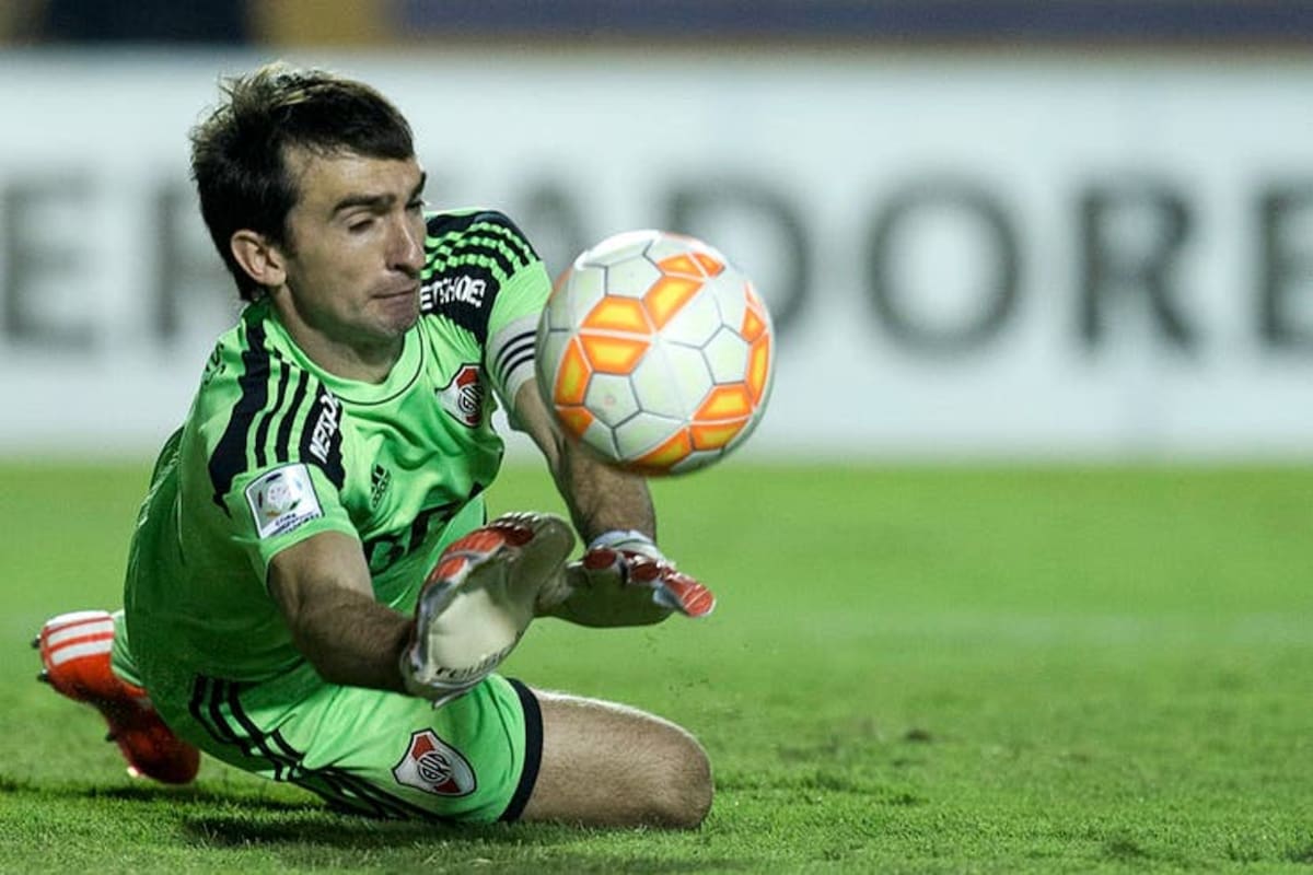 Barovero en la época que atajaba en River
