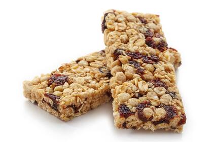 Barra de cereal, uno de los alimentos que se encuentran en esta lista