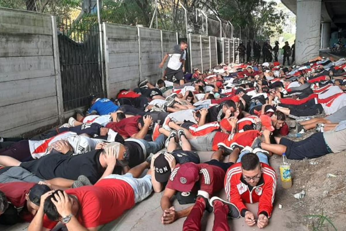 Barrabravas en el partido entre River Plate y Argentinos Juniors