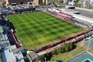 Barracas Central juega por primera vez en su cancha, de capacidad para apenas 4400 espectadores, en la Liga Profesional