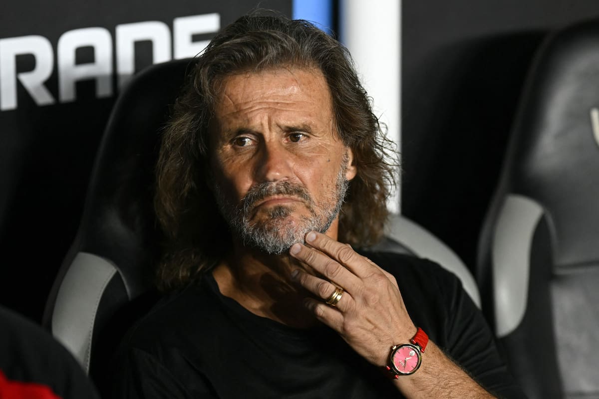 Barracas Central's head coach Ruben Dario Insua gestures ahead of the Copa Sudamericana group stage football match between Brazil's Vasco da Gama and Argentina's Barracas Central at the Sao Januario stadium in Rio de Janeiro, Brazil on May 27, 2026. (Photo by Mauro PIMENTEL / AFP)