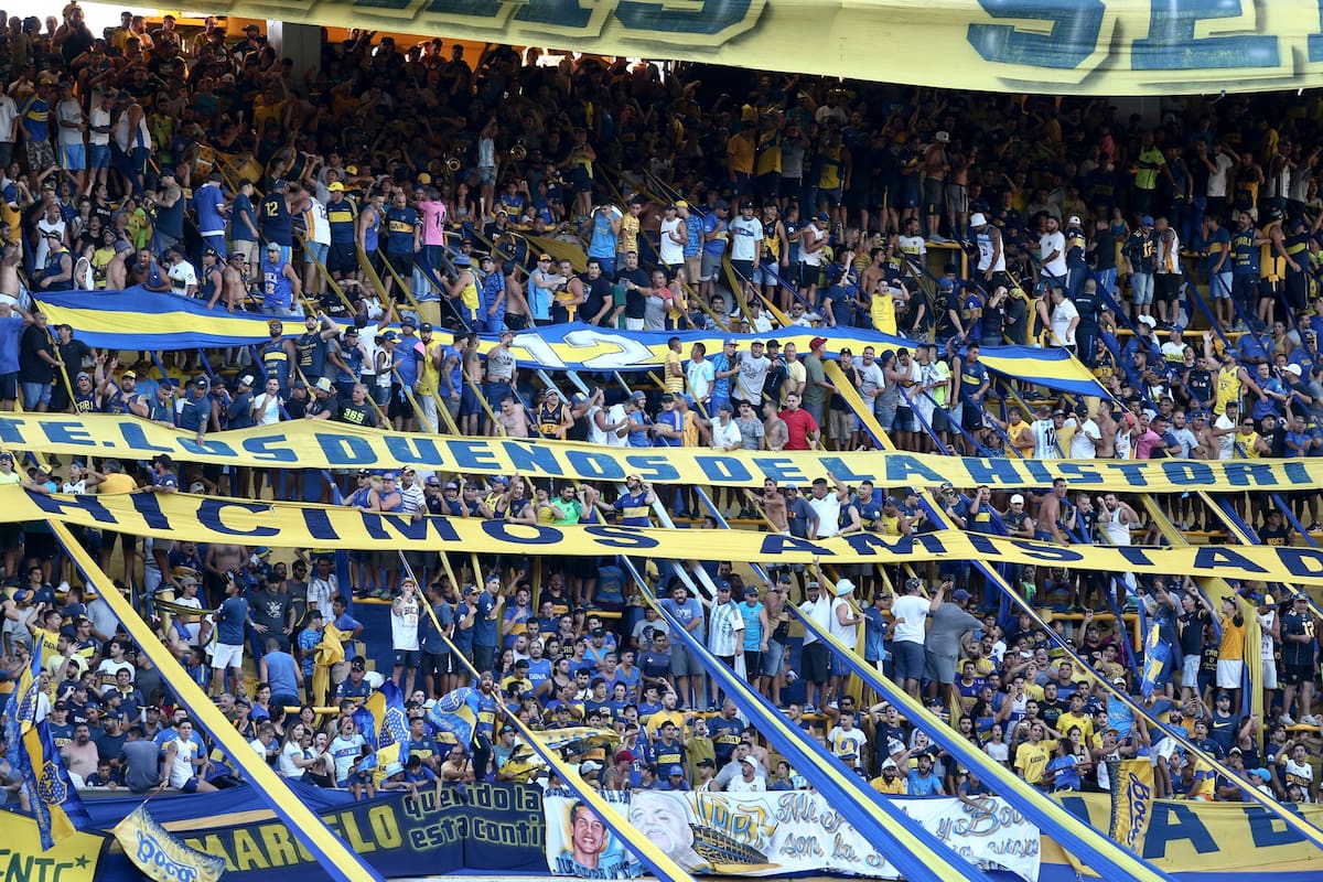 Barras de Boca intimidaron a plateístas para evitar los insultos al presidente Daniel Angelici