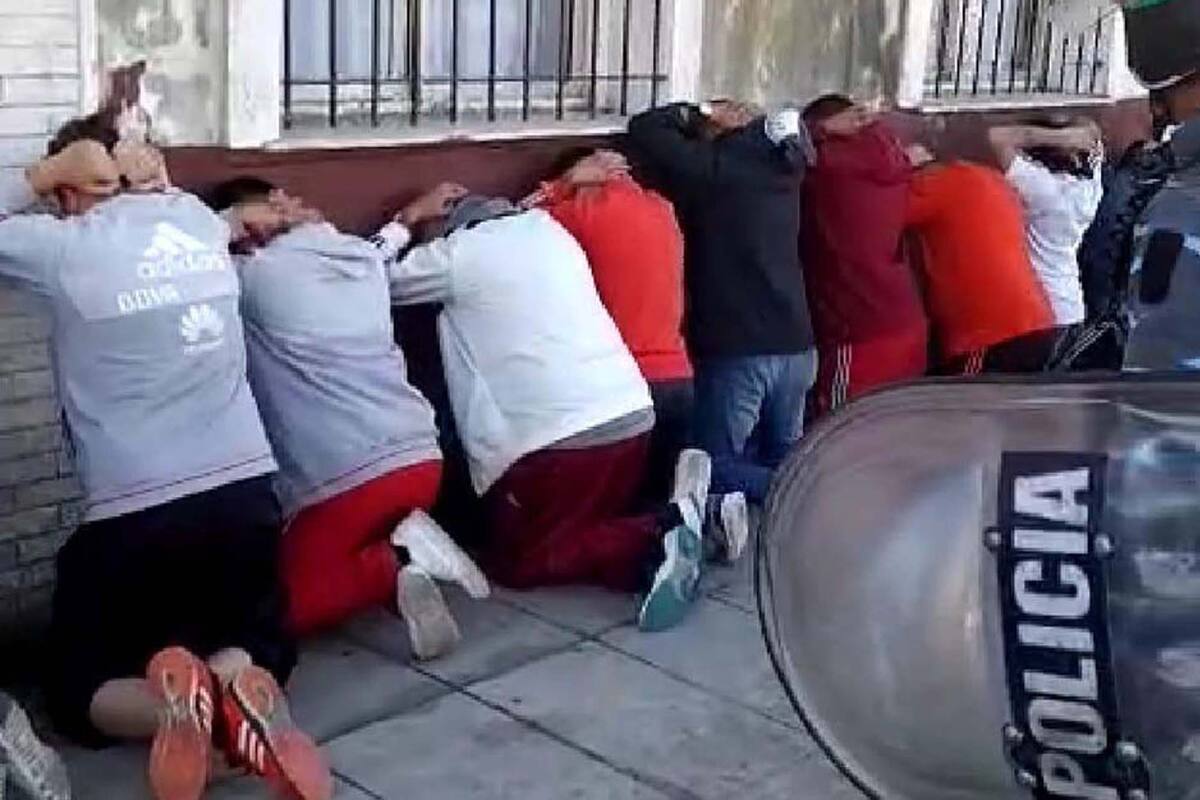 Barras de River detenidos el miércoles, antes del partido por la Copa Argentina.