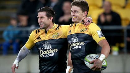 Barrett y Cory Jane festejan; Hurricanes se medirá con Lions, que le ganó al último campeón