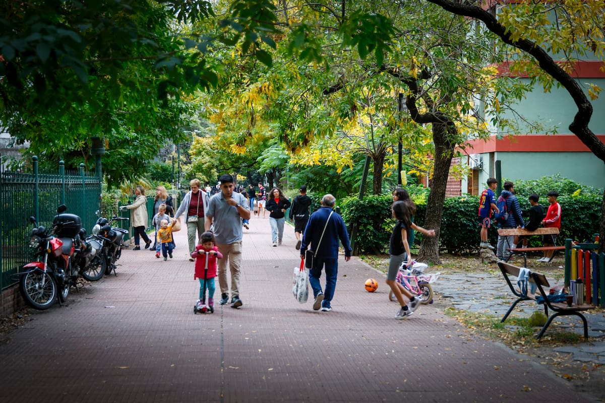 Recorrida por el barrio Catalinas Sur, la plaza Islas Malvinas y la placita Lucila