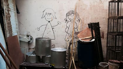En el local de Rafael Castillo, Barrios de Pie guardan ollas y otros elementos que utilizan en varias de sus manifestaciones callejeras
