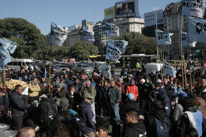 Barrios de Pie en el Obelisco, en una de sus recientes manifestaciones; desde allí partirá mañana una marcha hacia La Plata